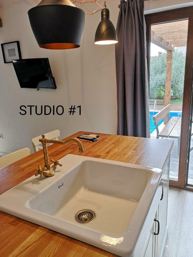 Apartments Romy พูลา ภายนอก รูปภาพ